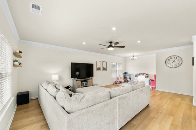 348 Geneva Ln, Columbia, TN 38401