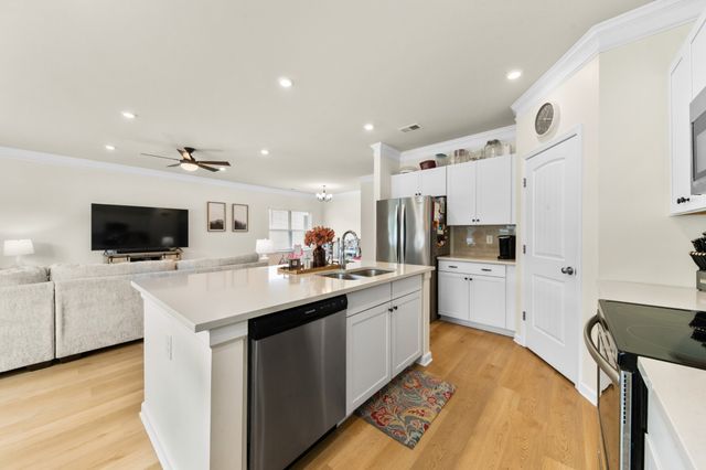 348 Geneva Ln, Columbia, TN 38401