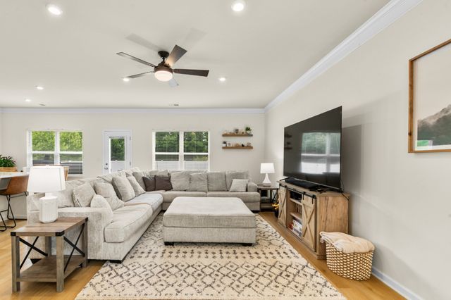 348 Geneva Ln, Columbia, TN 38401