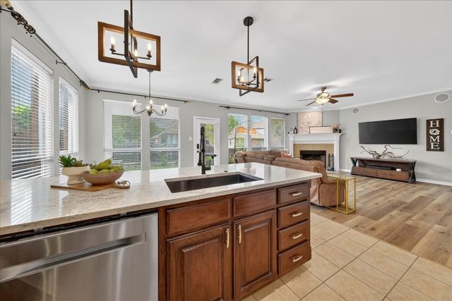 925 Ascension Drive, Hurst, TX 76053