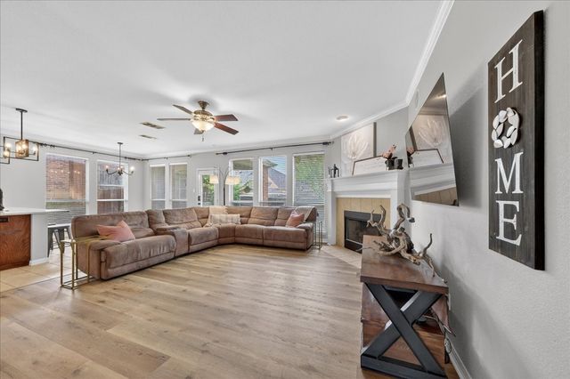 925 Ascension Drive, Hurst, TX 76053