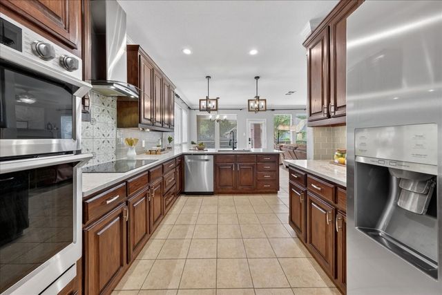 925 Ascension Drive, Hurst, TX 76053