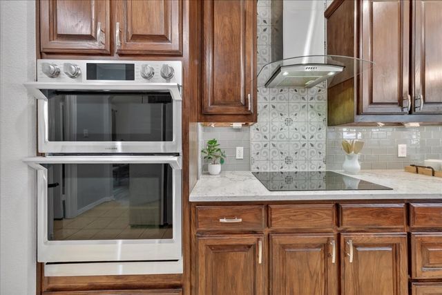 925 Ascension Drive, Hurst, TX 76053