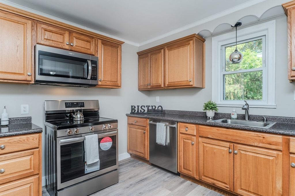2045 Calkins Rd, Palmer, MA 01069
