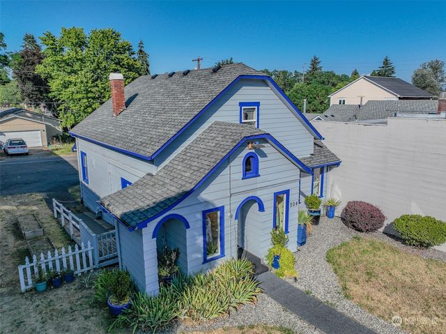 204 Yelm Avenue E, Yelm, WA 98597