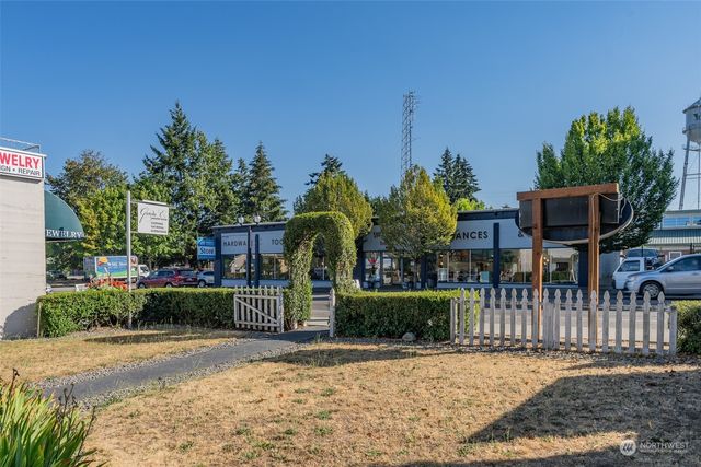 204 Yelm Avenue E, Yelm, WA 98597