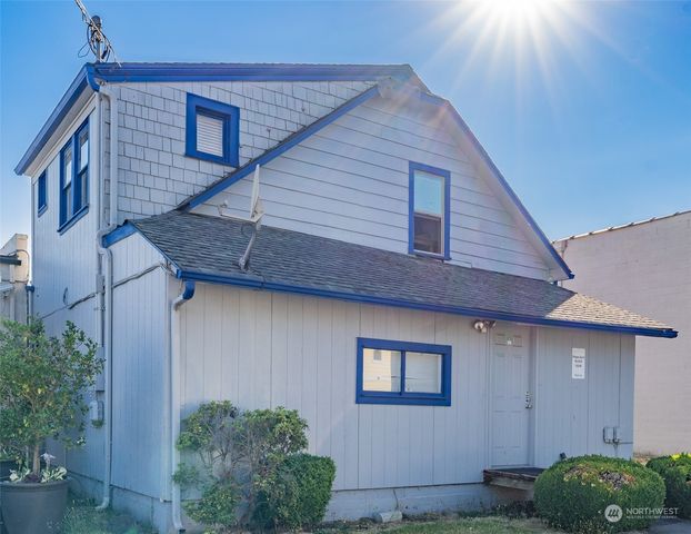 204 Yelm Avenue E, Yelm, WA 98597