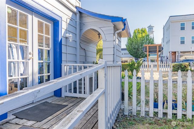 204 Yelm Avenue E, Yelm, WA 98597