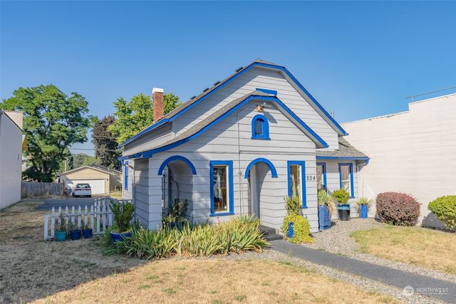 204 Yelm Avenue E, Yelm, WA 98597
