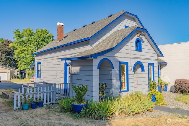 204 Yelm Avenue E, Yelm, WA 98597