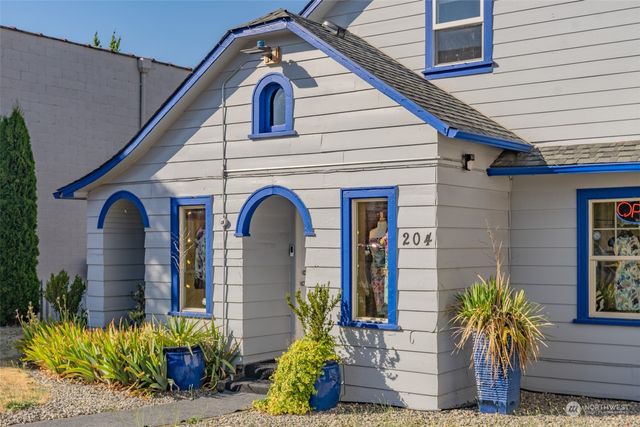 204 Yelm Avenue E, Yelm, WA 98597