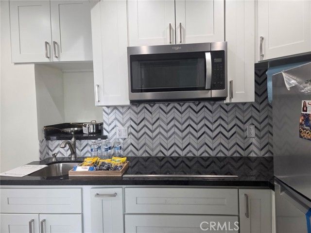 8648 Corbin, Northridge (los Angeles), CA 91324