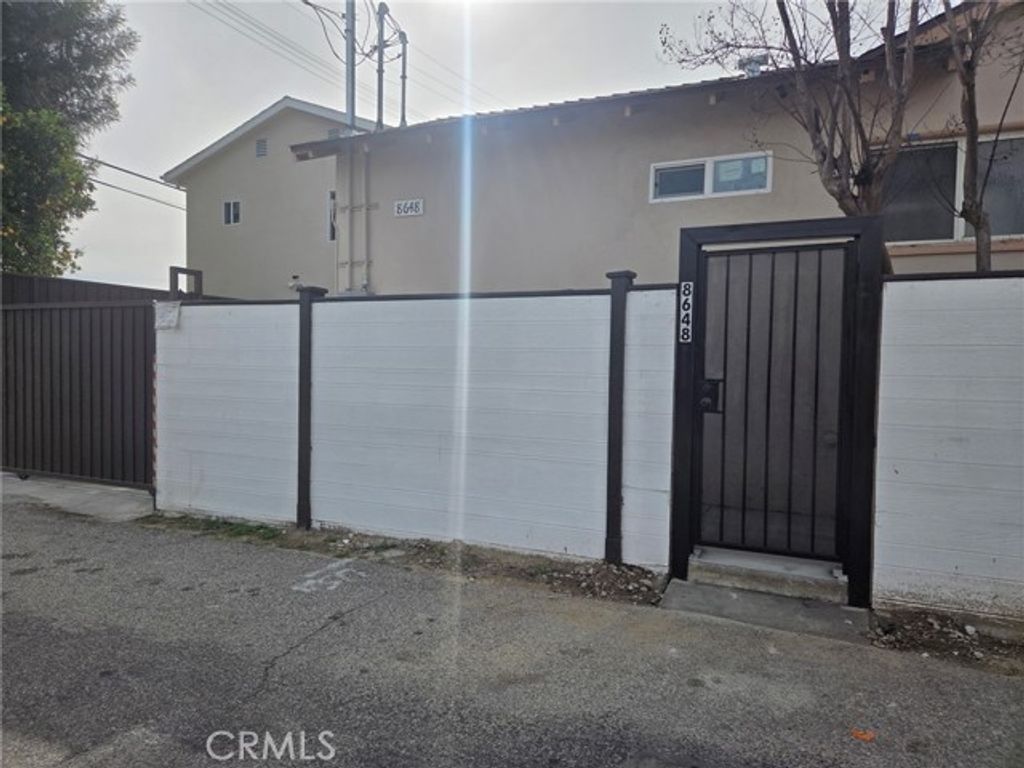 8648 Corbin, Northridge (los Angeles), CA 91324