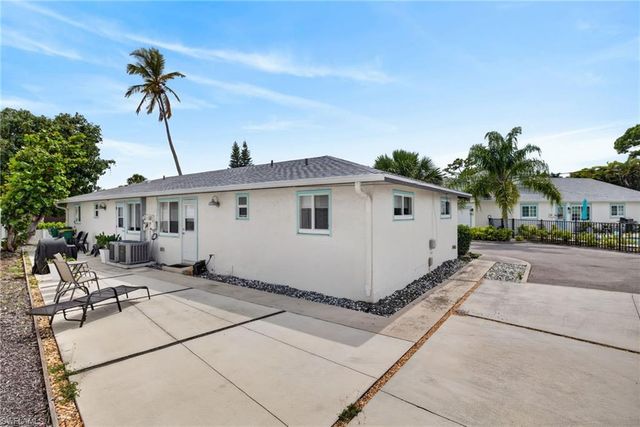 549 94th AVE N, Naples, FL 34108