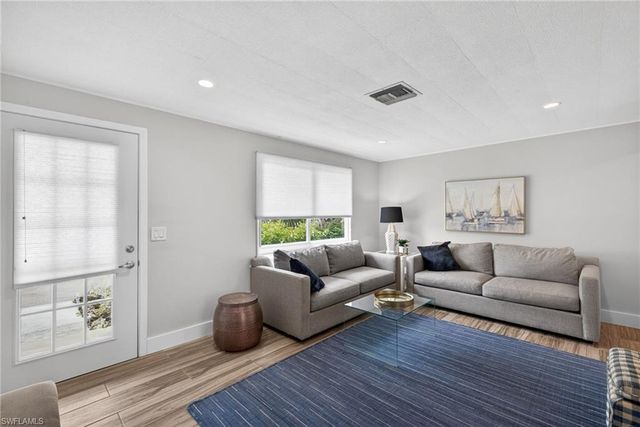 549 94th AVE N, Naples, FL 34108