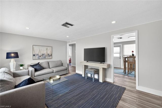 549 94th AVE N, Naples, FL 34108