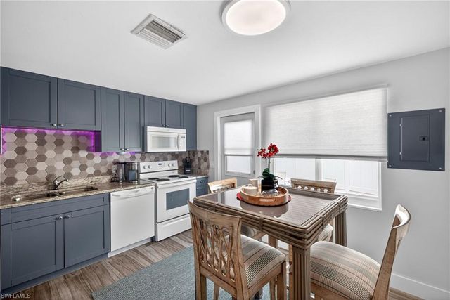 549 94th AVE N, Naples, FL 34108