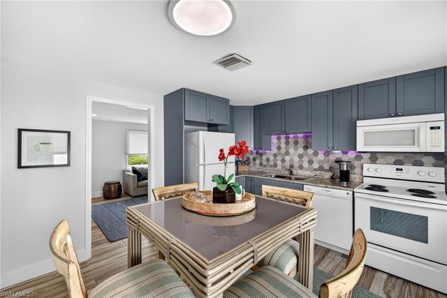 549 94th AVE N, Naples, FL 34108