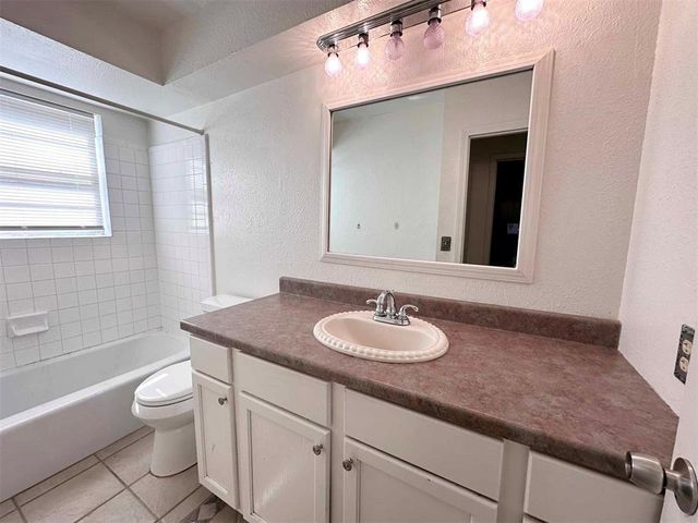 208 Cherrywood Drive, Oklahoma City, OK 73160