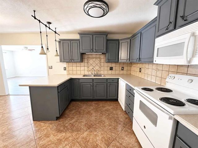 208 Cherrywood Drive, Oklahoma City, OK 73160