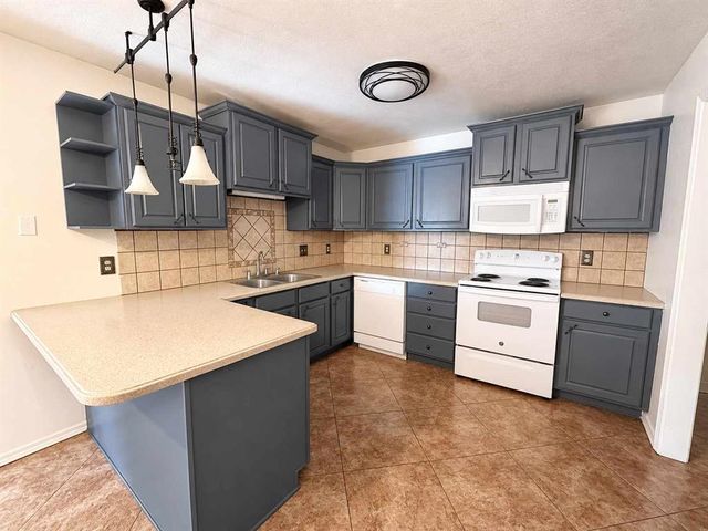 208 Cherrywood Drive, Oklahoma City, OK 73160