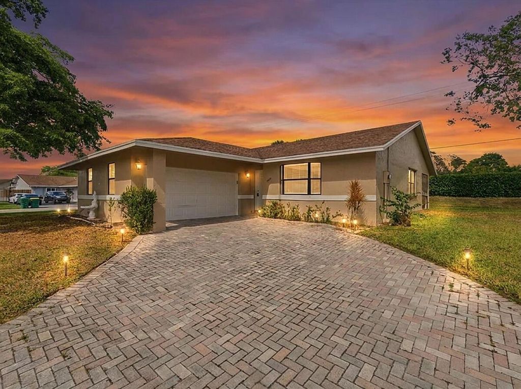 7520 NW 88th Terrace, Tamarac, FL 33321