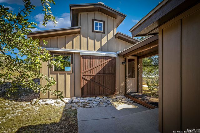 515 Settlers Way North, Comfort, TX 78013