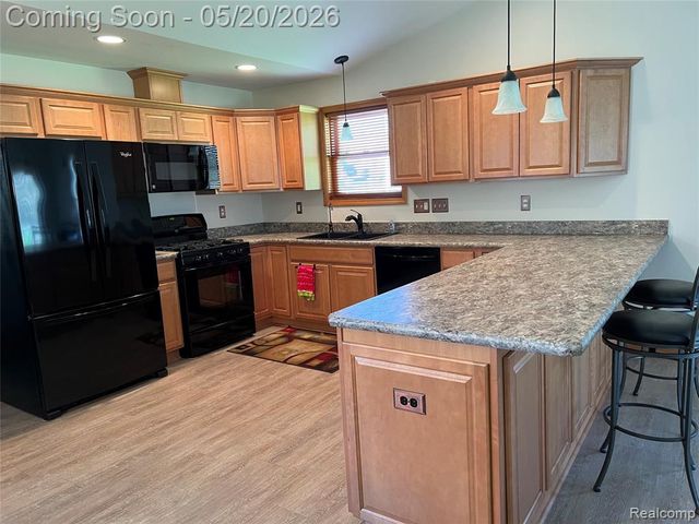 6895 Fairway Vista, Howell, MI 48843