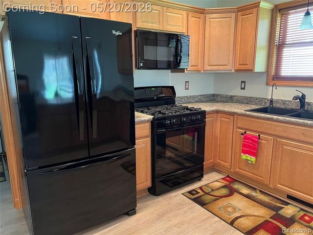 6895 Fairway Vista, Howell, MI 48843