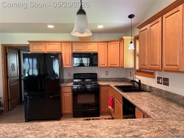 6895 Fairway Vista, Howell, MI 48843