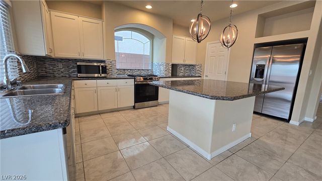 5543 Dancing Fox Court, Las Vegas, NV 89139