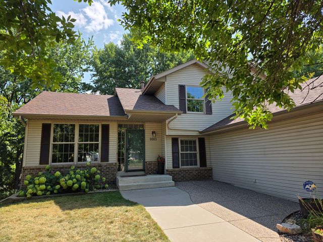 9953 Starlight Drive, Woodbury, MN 55125