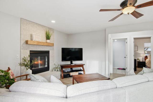 9953 Starlight Drive, Woodbury, MN 55125