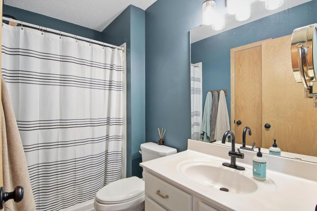 9953 Starlight Drive, Woodbury, MN 55125