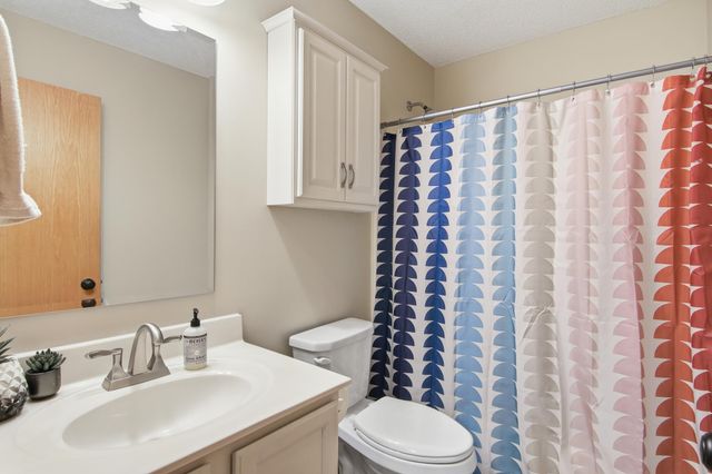 9953 Starlight Drive, Woodbury, MN 55125