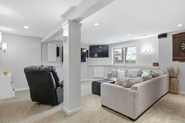 9953 Starlight Drive, Woodbury, MN 55125