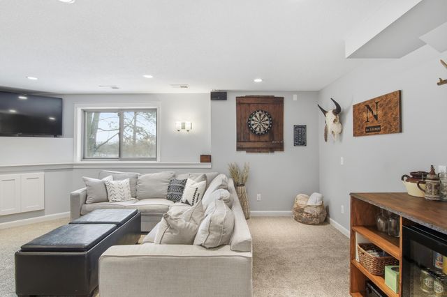 9953 Starlight Drive, Woodbury, MN 55125