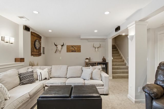9953 Starlight Drive, Woodbury, MN 55125