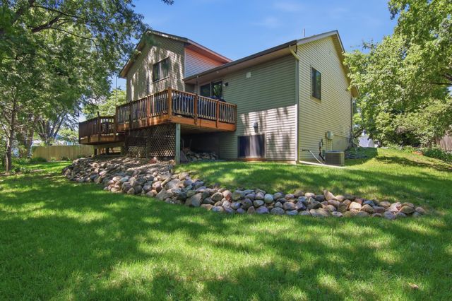 9953 Starlight Drive, Woodbury, MN 55125