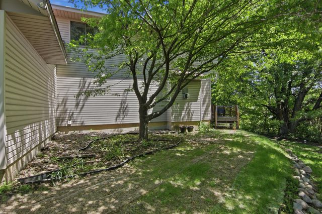 9953 Starlight Drive, Woodbury, MN 55125