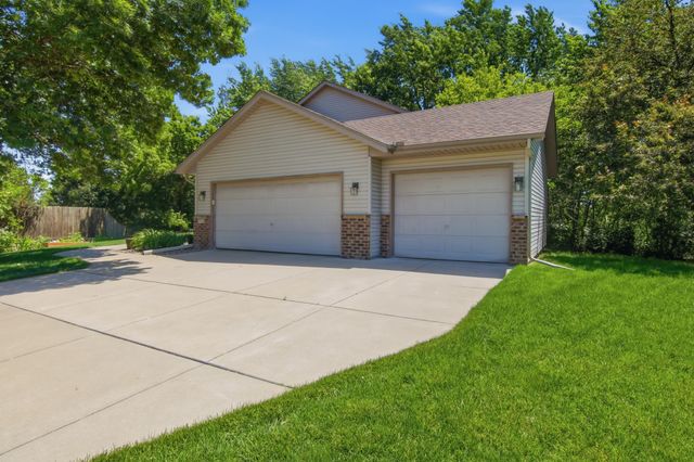9953 Starlight Drive, Woodbury, MN 55125