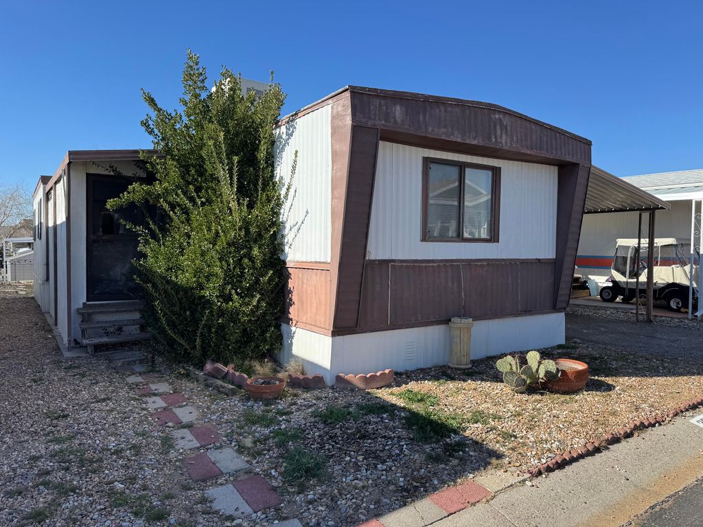 Image 2 of property listing at 7112 Pan American NE 230, Albuquerque, NM 87109