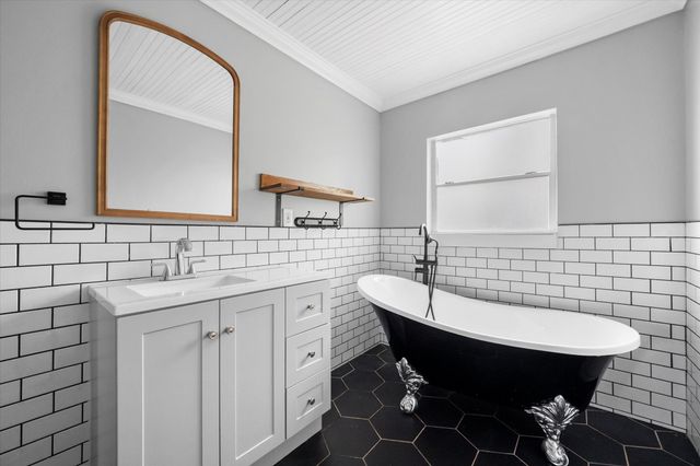2020 Bluebonnet Drive, Fort Worth, TX 76111