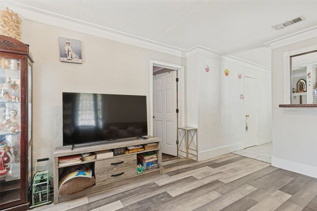 2421 Boyd Street, Dallas, TX 75224
