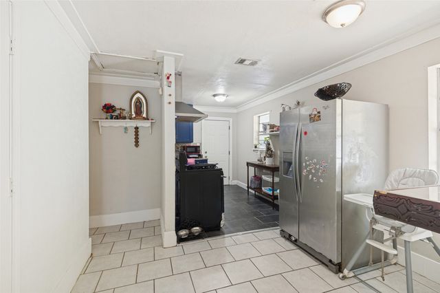 2421 Boyd Street, Dallas, TX 75224