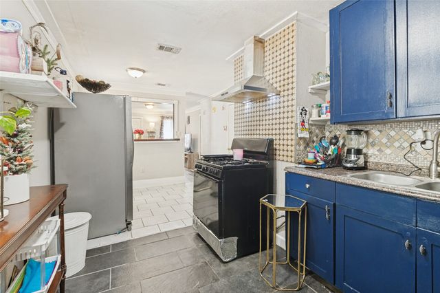 2421 Boyd Street, Dallas, TX 75224