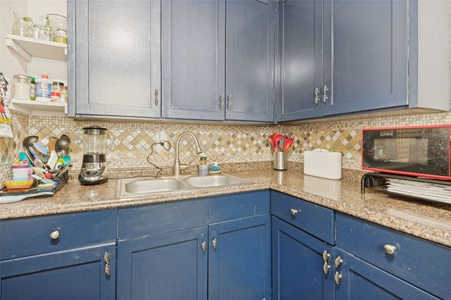 2421 Boyd Street, Dallas, TX 75224