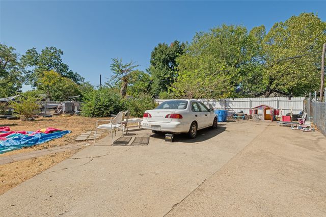2421 Boyd Street, Dallas, TX 75224