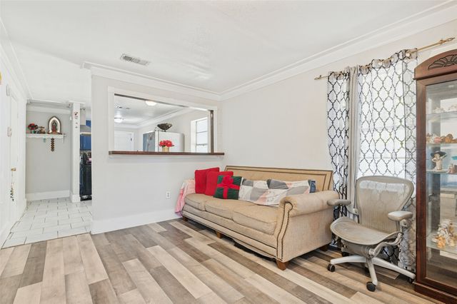 2421 Boyd Street, Dallas, TX 75224