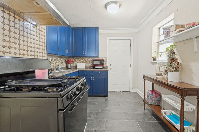 2421 Boyd Street, Dallas, TX 75224